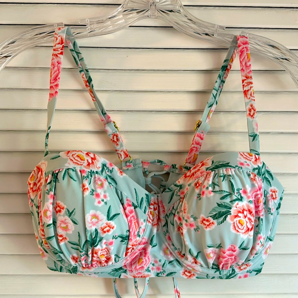 Xhilaration Seafoam Floral Wired Demi-cup Swim Top, Size 14W
